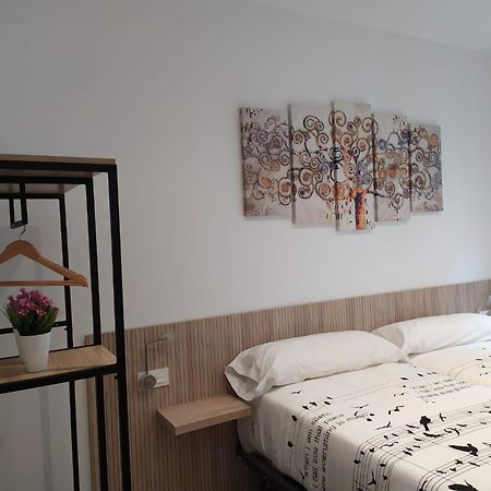 Welcoming Apart Old Town Apartment Pamplona Bagian luar foto