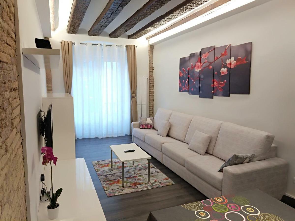 Welcoming Apart Old Town Apartment Pamplona Bagian luar foto